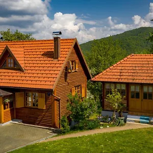 Apartman House Pecisce, Skrad